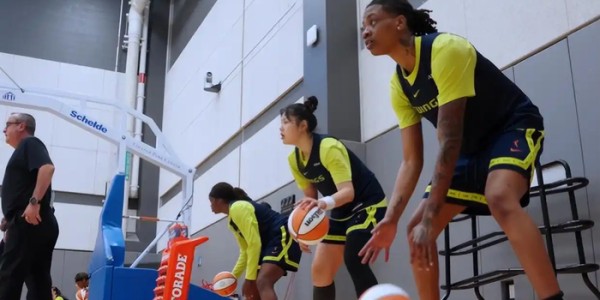 韩旭重返WNBA，首秀20分得分王，力压美国女篮国手|自由人队|狂热队|以赛亚·斯图尔特|珀斯山猫队|底特律活塞队_新浪体育_新浪新闻