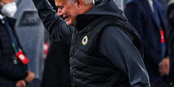 开云体育-再见穆里尼奥！葡超指教都玩不明白，双线崩盘，更衣室内讧了|何塞·穆里尼奥|本菲卡|本菲卡足球俱乐部|波尔图|布拉加_新浪新闻