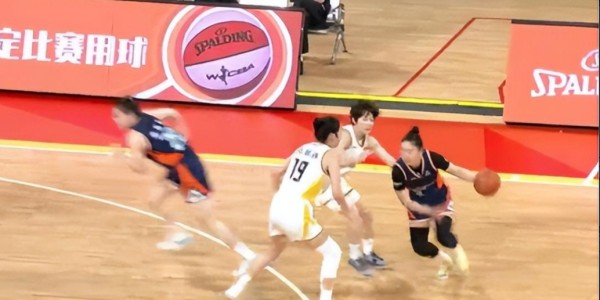 开云赛事-WCBA杯赛曝出大冷门，头号热门输球垫底，四川女篮登顶积分榜